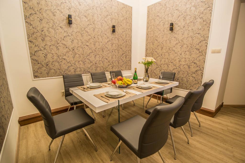 4Bdr Historical Spirit Apt By Ruterra Prague Luaran gambar