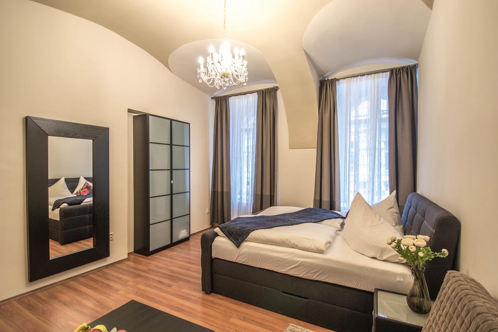 4Bdr Historical Spirit Apt By Ruterra Prague Luaran gambar